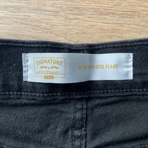 Levi’s Black Flare Jeans Women’s - Picture 2 of 14